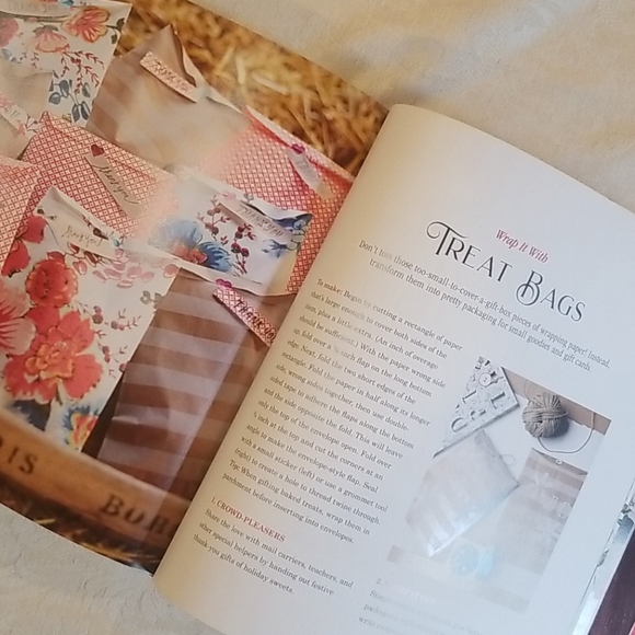 HALLMARK CHANNEL Countdown To Christmas Book - Picture 13 of 16